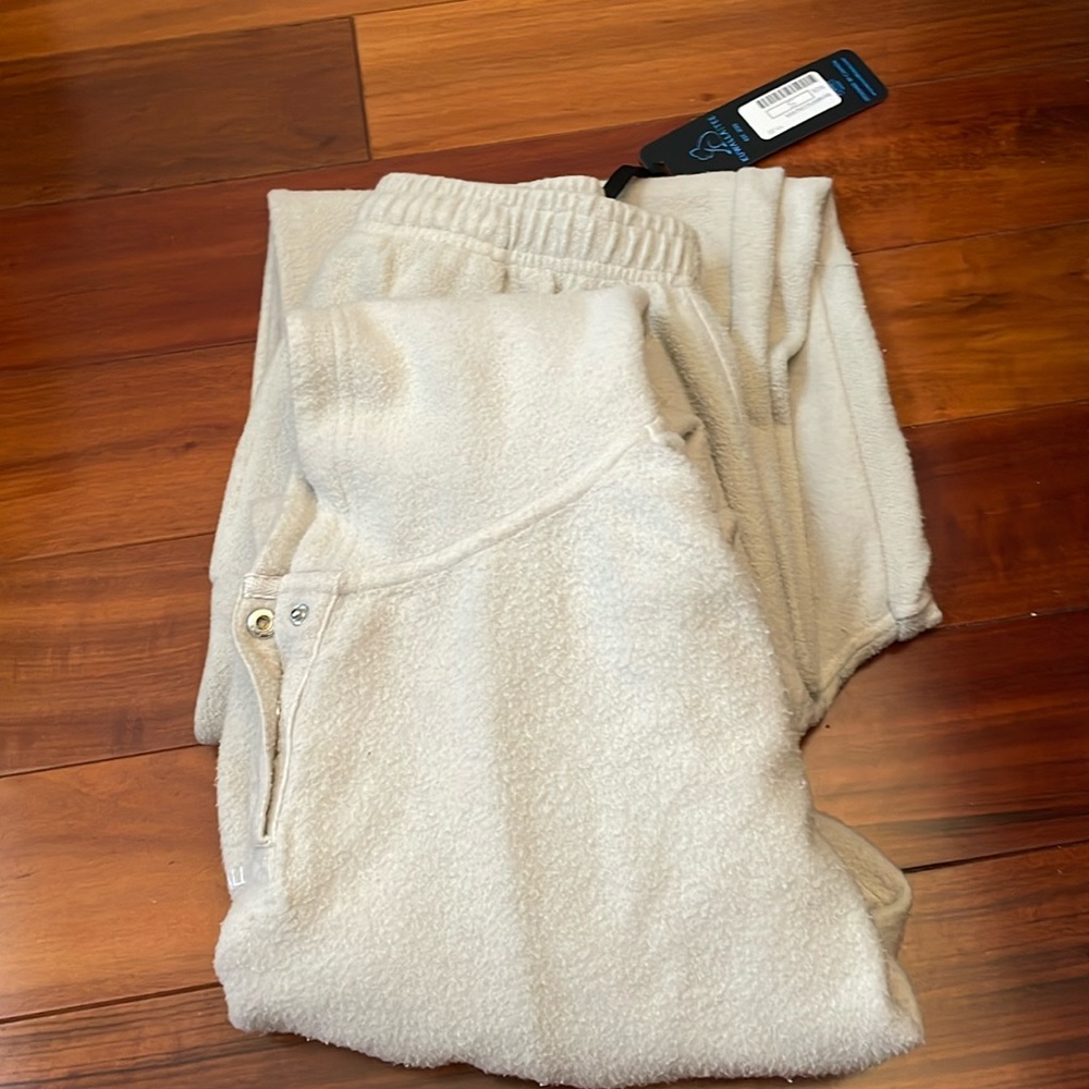 NWT Kuwallatee brushed jogger set. Size small